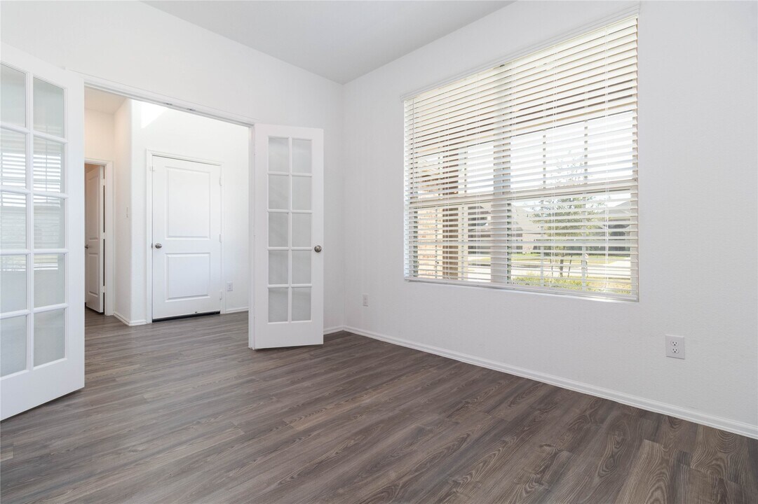 9411 Clearwater Bluff Ln in Houston, TX - Building Photo