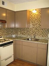 2800 Swisher St in Austin, TX - Building Photo - Building Photo