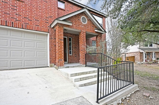 1610 Elizabeth Ct in New Braunfels, TX - Building Photo - Building Photo