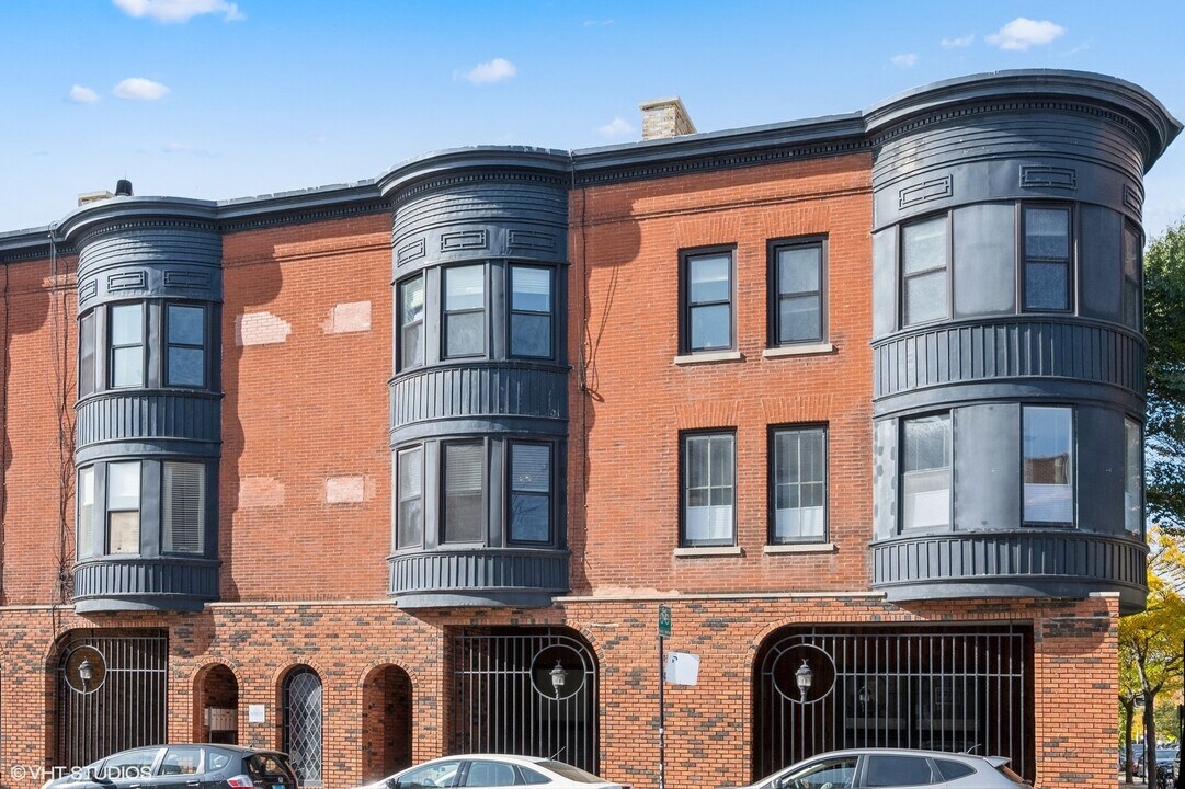 2956 N Halsted St in Chicago, IL - Building Photo