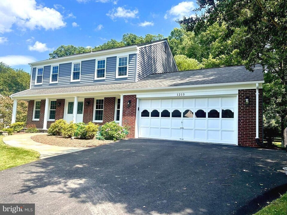 1213 Forestville Dr in Great Falls, VA - Building Photo