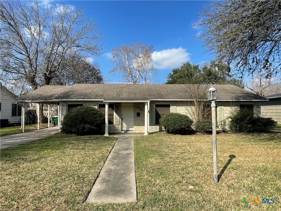 1606 E Polk Ave in Victoria, TX - Building Photo