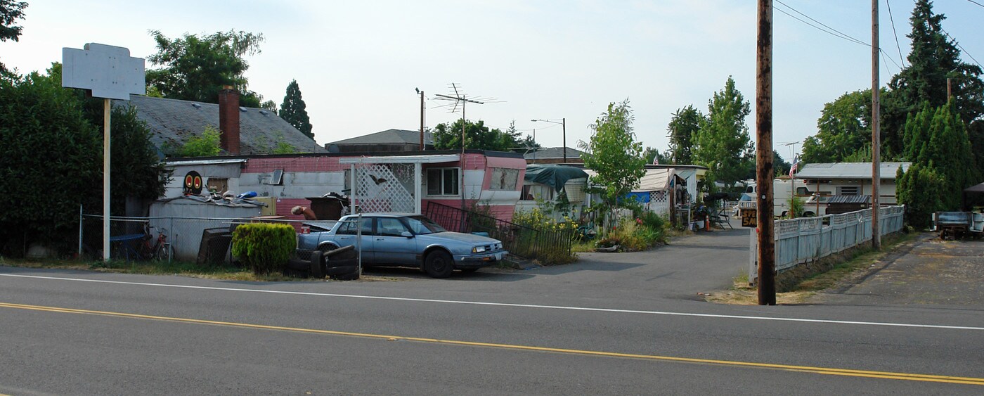 4130 State St in Salem, OR - Building Photo