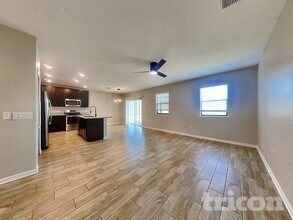 4035 Wayfarer Wy in Palmetto, FL - Foto de edificio - Building Photo