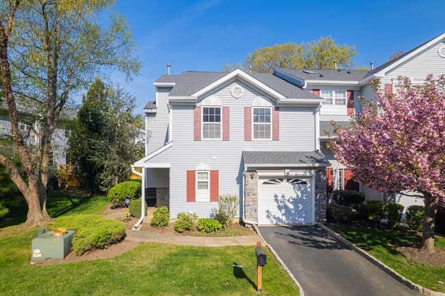 1 Bridge Pointe Dr in Old Bridge, NJ - Building Photo - Building Photo