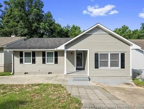 1109 Odom Dr in Fayetteville, NC - Building Photo - Building Photo