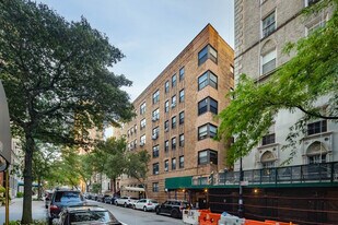 320 W 90th St in New York, NY - Building Photo