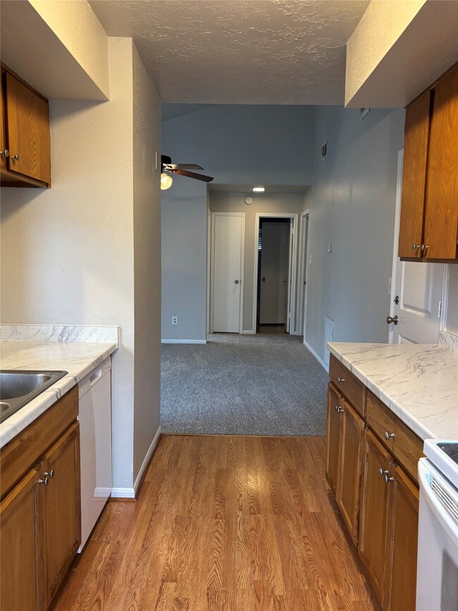 7806 Gatehouse Dr in Houston, TX - Building Photo - Building Photo