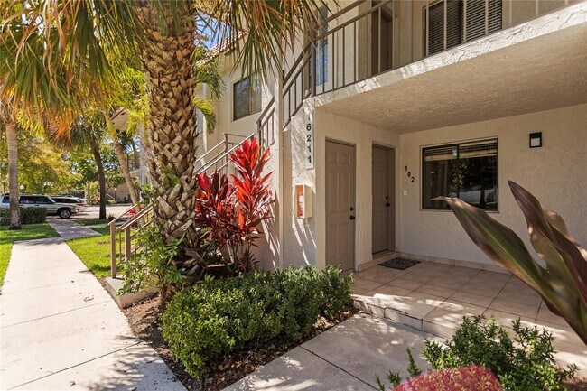 16211 Saddle Club Rd, Unit 102 in Weston, FL - Building Photo - Building Photo