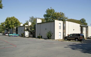 Horizon East Apartments in Dallas, TX - Building Photo - Building Photo