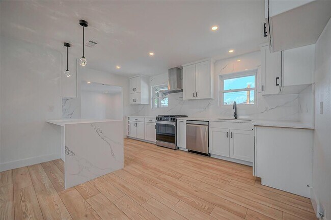 2214 Nina Lee Ln in Houston, TX - Building Photo - Building Photo