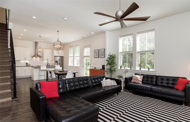 306 NW H St in Bentonville, AR - Building Photo - Building Photo