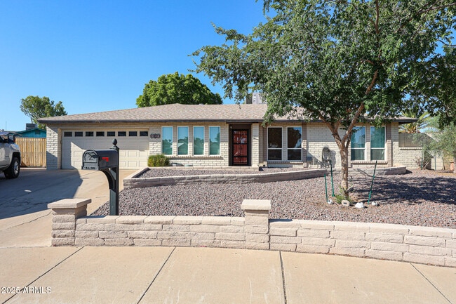 11621 N 39th Dr