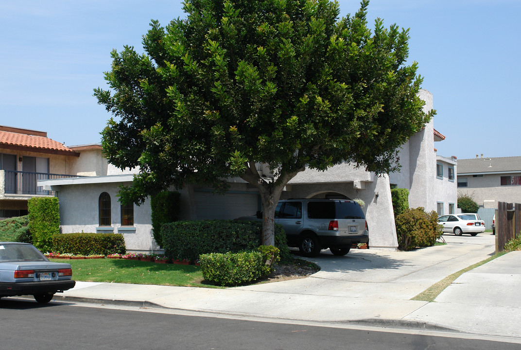 16672 Blanton St in Huntington Beach, CA - Building Photo