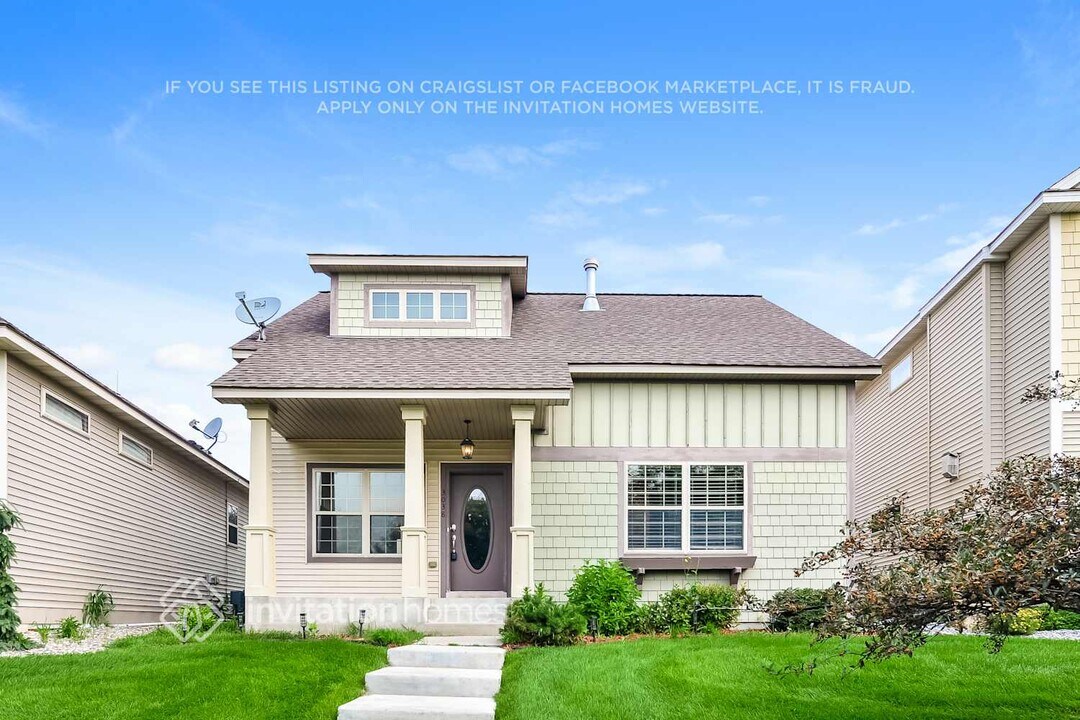 3038 Walden Dr in Chaska, MN - Building Photo