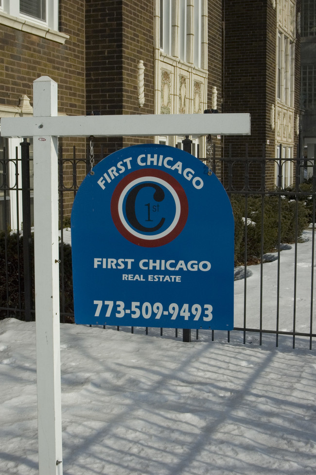 2844 W Addison St in Chicago, IL - Foto de edificio - Building Photo