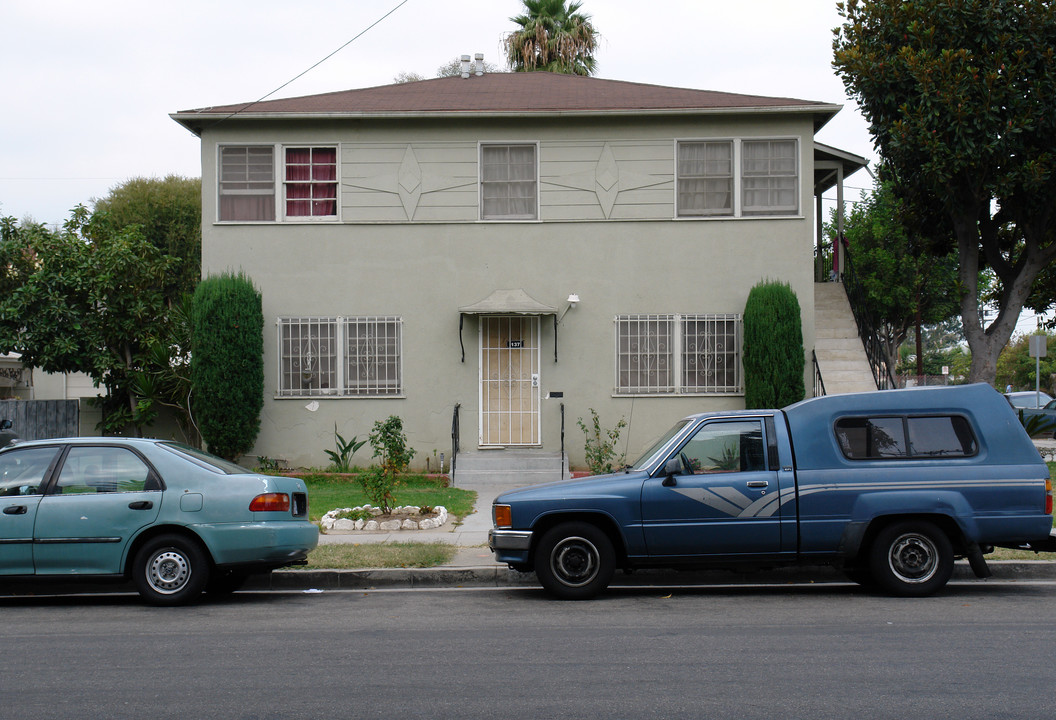 137 N Oak St in Inglewood, CA - Building Photo