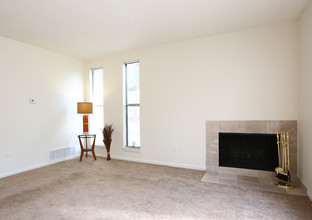 Pine Ridge Apartments in Lindenwold, NJ - Building Photo - Interior Photo