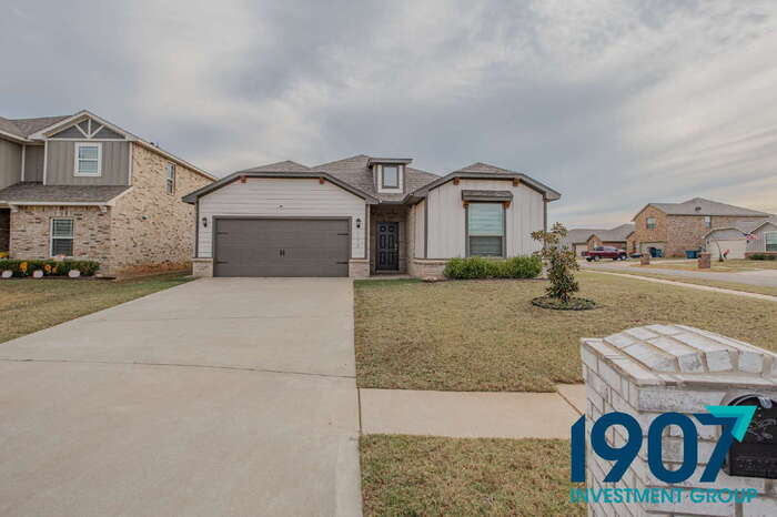 1112 NW 6th St in Newcastle, OK - Building Photo