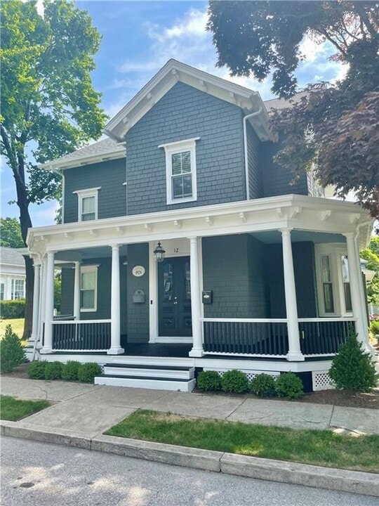 12 US-1 in East Greenwich, RI - Building Photo