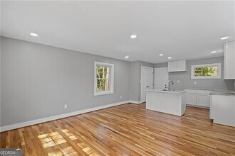 2889 Macon Dr SW in Atlanta, GA - Building Photo - Building Photo