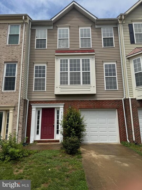4194 La Mauricie Loop in Dumfries, VA - Building Photo