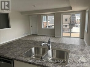 903 Nautilus Private in Ottawa, ON - Building Photo - Building Photo