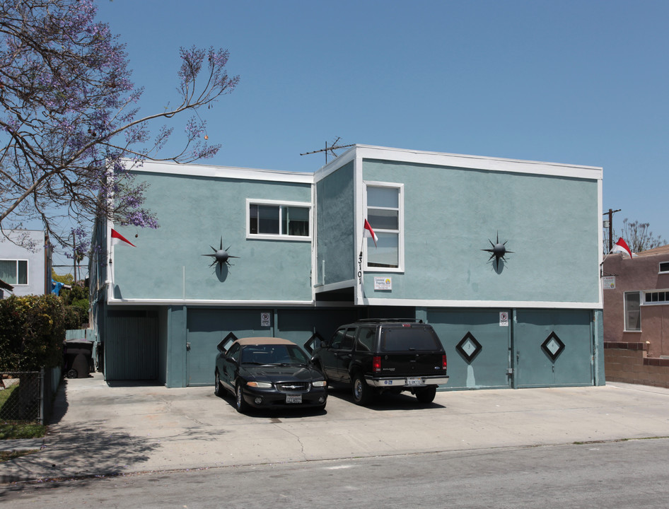 3101 E 5th St in Long Beach, CA - Foto de edificio