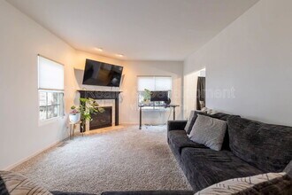 1636 Fredericksburg Ln in Aurora, IL - Building Photo - Building Photo