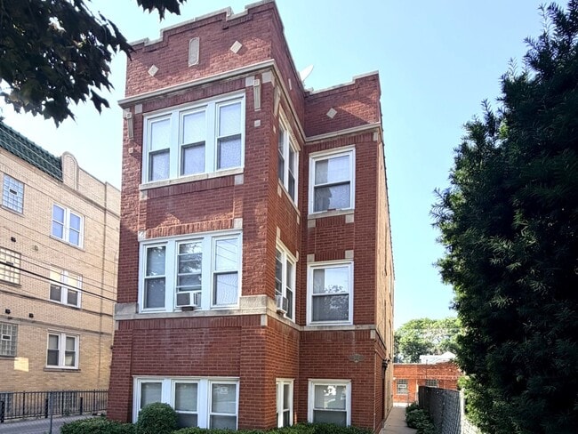 property at 5112 W Sunnyside Ave
