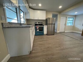 10292 SW Sandalfoot Blvd in Boca Raton, FL - Building Photo