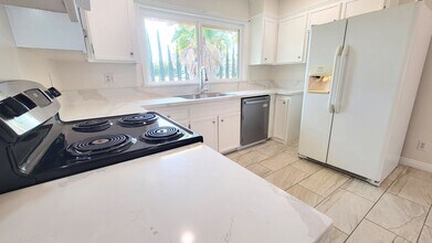469 E Bradley Ave in El Cajon, CA - Building Photo - Building Photo