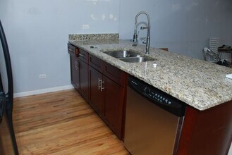 6832 N Ashland Blvd in Chicago, IL - Building Photo - Building Photo