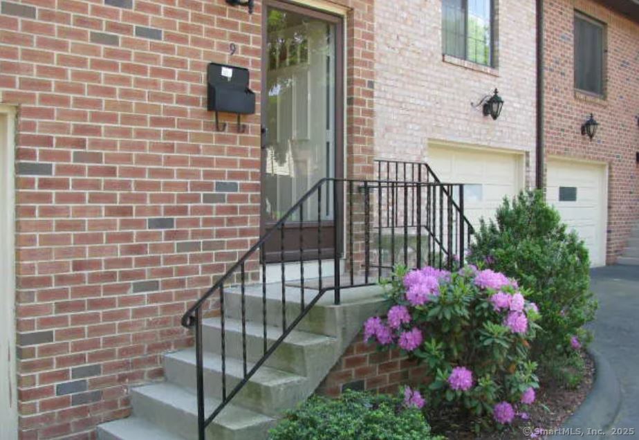 237 Strawberry Hill Ave in Stamford, CT - Building Photo
