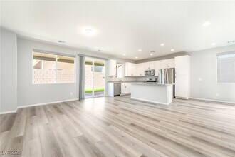 8923 W Pebble Rd in Las Vegas, NV - Building Photo - Building Photo