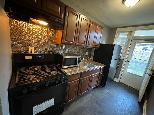319 Parkland Pl SE in Washington, DC - Building Photo - Building Photo