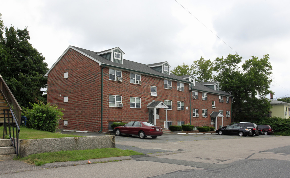 16-18 Lincoln St in Milford, MA - Foto de edificio