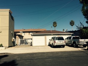 16057 Hartland St in Van Nuys, CA - Foto de edificio - Building Photo