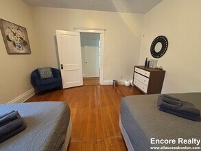 22 Euston St in Brookline, MA - Building Photo - Building Photo