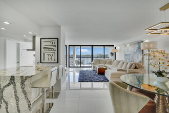400 N Flagler Dr in West Palm Beach, FL - Foto de edificio - Building Photo