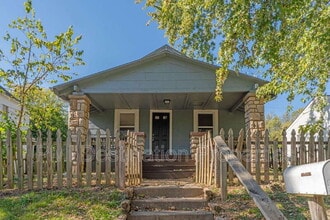 108 Cliff Dr in Excelsior Springs, MO - Building Photo - Building Photo