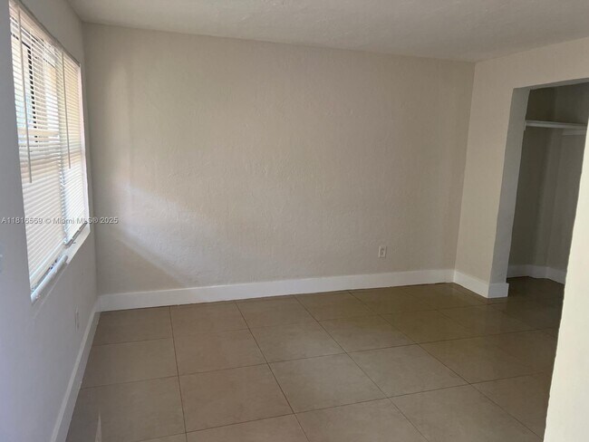 1281 NW 60th St in Miami, FL - Building Photo - Building Photo