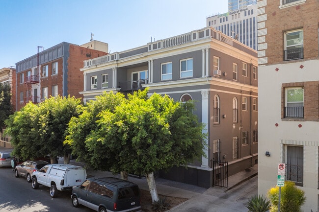 The Forneaux in Los Angeles, CA - Foto de edificio - Building Photo