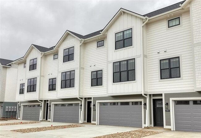 2833 SW Prairie Trail Pky in Ankeny, IA - Building Photo - Building Photo