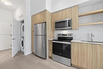 555 NE 8th St, Unit 0112 in Fort Lauderdale, FL - Building Photo - Building Photo