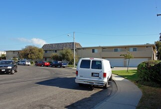 Sunnyside Apartments in Oxnard, CA - Foto de edificio - Building Photo