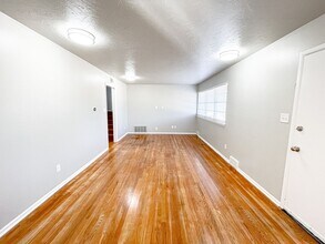 124 W Silver Meadow Dr in Midwest City, OK - Building Photo - Building Photo