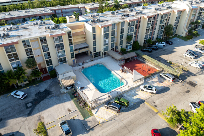 Avila South Condo in Sunny Isles Beach, FL - Foto de edificio - Building Photo