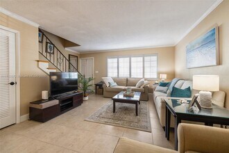 5400 N Ocean Blvd in Lauderdale-by-the-Sea, FL - Foto de edificio - Building Photo