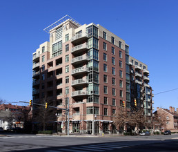 The Berkeley in Arlington, VA - Foto de edificio - Building Photo